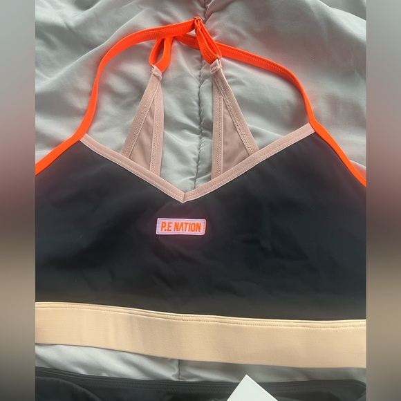 PE Nation workout set - Picture 5 of 9